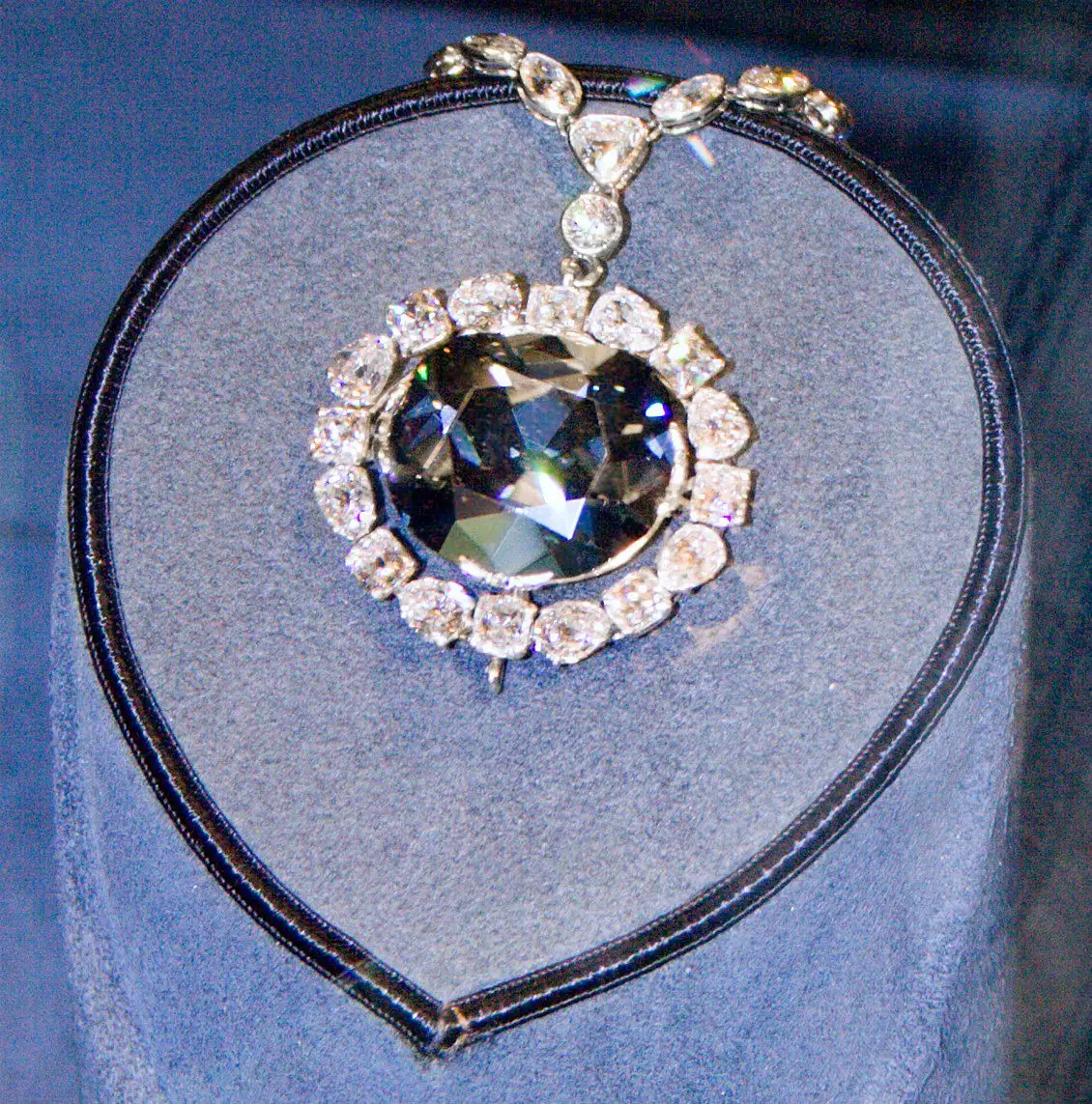 Hope Diamond at the National Museum of Natural History in Washington DC; a collection photograph, not a guarantee of the current gallery layout.
