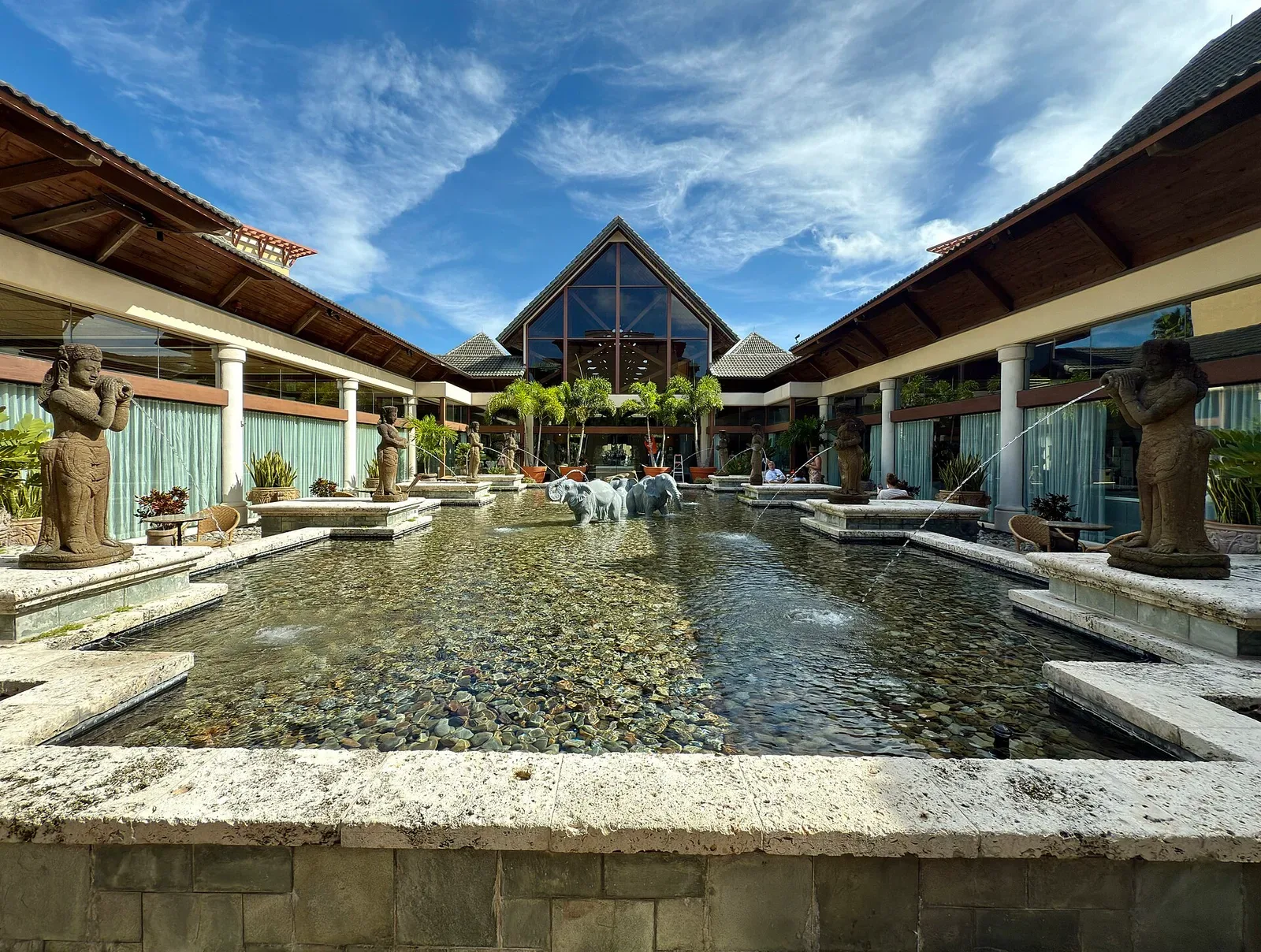 Courtyard at Loews Royal Pacific Resort · 2025.