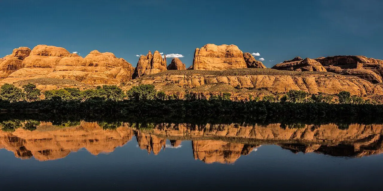 Colorado River and Moonflower Canyon near Moab; an area photograph, not a pictured tour.