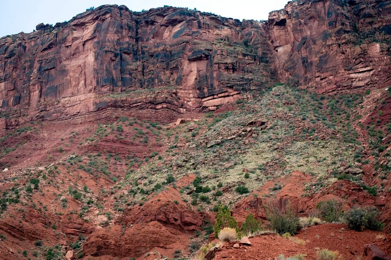 Red cliffs near Red Cliffs Lodge; no hotel building is shown