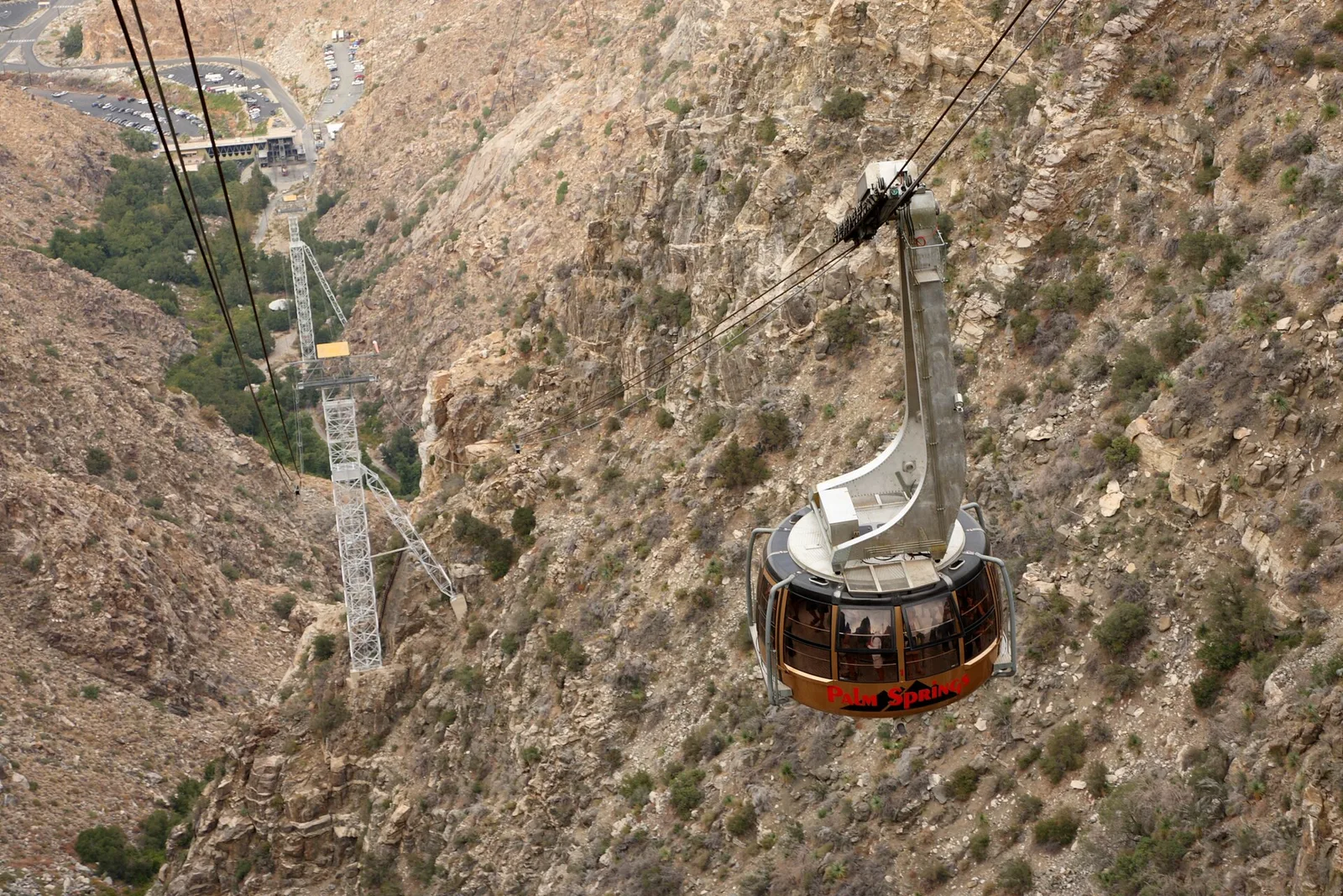 The Palm Springs Aerial Tramway and its mountain setting